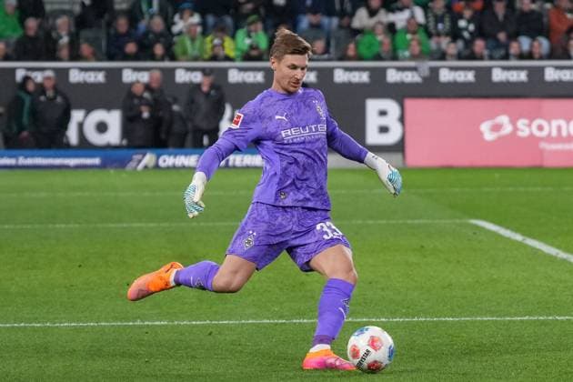 Moritz Nicolas Borussia Mönchengladbach, 33 on the ball , Germany, Soccer, 1 Bundesliga, Matchday 6, 2025 2026, Borussia Mönchengladbach vs SC Freiburg, 05 10 2025, BORUSSIA PARK, Mönchengladbach, Germany DFL REGULATIONS PROHIBIT ANY USE OF PHOTOGRAPHS AS IMAGE SEQUENCES AND OR QUASI VIDEO Mönchengladbach BORUSSIA PARK North Rhine-Westphalia Germany Copyright: xArnexAmbergx