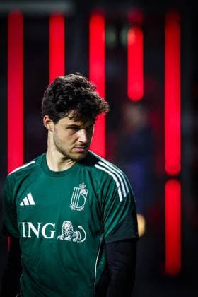 Belgium s goalkeeper Senne Lammens pictured during an open training session of the Red Devils, the Belgian national soccer team, at the Proximus Basecamp in Tubize, Monday 06 October 2025. The team is preparing for the matches against North Macedonia (10 10) and Wales (13 10). BRUNOxFAHY x136237585x