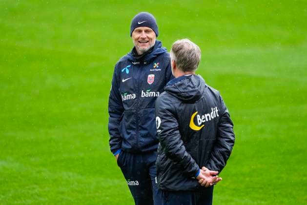 Training with the Norwegian men s national football team Lillestrom 20251007 National team manager Stale Solbakken during a training session with the Norwegian men s national football team at Arasen Stadium Photo Fredrik Varfjell NTB POOL Lillestrom Norway EDITORIAL USE ONLY RESTRICTED USE FOR BETTING COMPANIES  Copyright: xFredrikxVarfjellx xNTBx