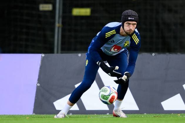 251007 goalkeeper Noel Törnqvist of the Swedish men s national football team during a training session on October 7, 2025 in Stockholm Photo Jesper Zerman BILDBYRAN kod JZ JZ0621 fotboll football soccer fotball vm kval kval fifa world cup qualifier qualifier träning practice training sverige sweden sverige a bbeng  Copyright: JESPERxZERMAN BB251007JZ037