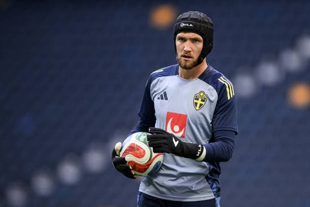 251009 goalkeeper Noel Törnqvist of the Swedish men s national football team at a training session on October 9, 2025 in Stockholm Photo Jesper Zerman BILDBYRAN kod JZ JZ0623 fotboll football soccer fotball vm kval kval fifa world cup qualifier qualifier träning practice training sverige sweden sverige a bbeng  Copyright: JESPERxZERMAN BB251009JZ013