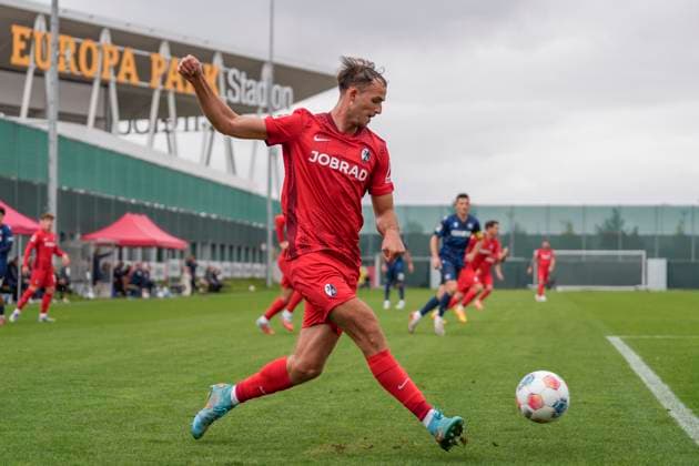 Max Rosenfelder SC Freiburg, 37 on the ball , Soccer, Test match, SC Freiburg vs Karlsruher SC, 09 10 2025, Test match, Europa Park Stadion, Freiburg, Germany Freiburg Europa Park Stadion Baden Wuerttemberg Germany Copyright: xArnexAmbergx
