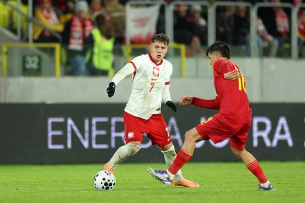 KATOWICE 10.10.2025 MECZ ELIMINACJE MLODZIEZOWYCH MISTRZOSTW EUROPY U21, U 21 GRUPA E: POLSKA - CZARNOGORA --- UEFA EUROPEAN UNDER-21 CHAMPIONSHIP 2027 QUALIFYING ROUND FOOTBALL GROUP E MATCH: POLAND - MONTENEGRO OSKAR PIETUSZEWSKI BALSA VUKOTIC FOT. PIOTR KUCZA FOTOPYK NEWSPIX.PL --- newspix.pl POLAND OUT!