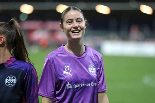 Google Pixel Frauen-Bundesliga, RB Leipzig - SGS Essen; 10.10.2025 Teresa Buonarroti (27, SGS Essen). Fußball, Google Pixel Frauen-Bundesliga, Saison 2025 2026, 6. Spieltag: RB Leipzig vs. SGS Essen am 10.10.2025, Trainingszentrum Cottaweg, Leipzig. DFB REGULATIONS PROHIBIT ANY USE OF PHOTOGRAPHS AS IMAGE SEQUENCES AND OR QUASI-VIDEO. Copyright: xBEAUTIFULxSPORTS JanxKaeferx