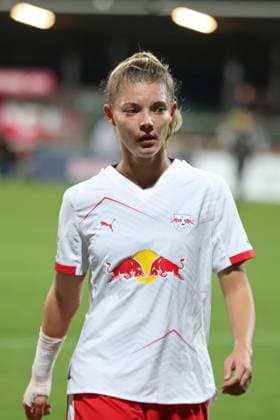 Google Pixel Frauen-Bundesliga, RB Leipzig - SGS Essen; 10.10.2025 Julia Landenberger (21, RB Leipzig). Fußball, Google Pixel Frauen-Bundesliga, Saison 2025 2026, 6. Spieltag: RB Leipzig vs. SGS Essen am 10.10.2025, Trainingszentrum Cottaweg, Leipzig. DFB REGULATIONS PROHIBIT ANY USE OF PHOTOGRAPHS AS IMAGE SEQUENCES AND OR QUASI-VIDEO. Copyright: xBEAUTIFULxSPORTS JanxKaeferx