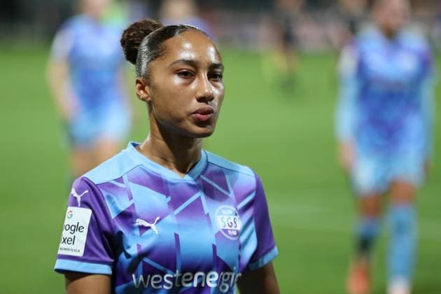 Google Pixel Frauen-Bundesliga, RB Leipzig - SGS Essen; 10.10.2025 Vanessa Fürst (8, SGS Essen). Fußball, Google Pixel Frauen-Bundesliga, Saison 2025 2026, 6. Spieltag: RB Leipzig vs. SGS Essen am 10.10.2025, Trainingszentrum Cottaweg, Leipzig. DFB REGULATIONS PROHIBIT ANY USE OF PHOTOGRAPHS AS IMAGE SEQUENCES AND OR QUASI-VIDEO. Copyright: xBEAUTIFULxSPORTS JanxKaeferx