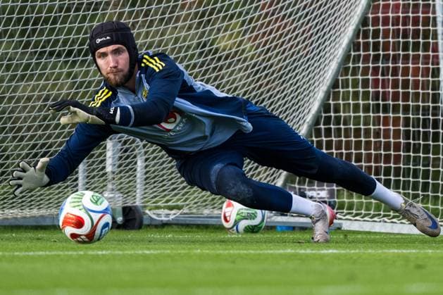 251011 goalkeeper Noel Törnqvist of the Swedish men s national football team at a training session on October 11, 2025 in Stockholm Photo Jonathan Näckstrand BILDBYRAN COP 94 JN0232 fotboll football soccer fotball vm kval kval fifa world cup qualifier qualifier träning practice training sverige sweden sverige a bbeng  Copyright: JONATHANxNÄCKSTRAND BB251011JN009