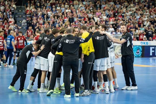 DAIKIN HBL: SG Flensburg-Handewitt vs THW Kiel; 11.10.25 Team THW Kiel vor dem Spiel DAIKIN HBL: SG Flensburg-Handewitt vs THW Kiel, GP JOULE Arena am 11.10.25 Copyright: xBEAUTIFULxSPORTS MarioxM.xKobergx