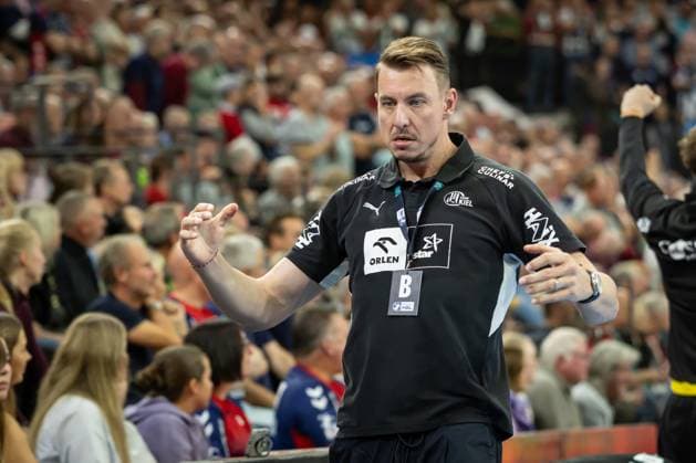 DAIKIN HBL: SG Flensburg-Handewitt vs THW Kiel; 11.10.25 Filip Jicha (Trainer, THW Kiel) gestikuliert DAIKIN HBL: SG Flensburg-Handewitt vs THW Kiel, GP JOULE Arena am 11.10.25 Copyright: xBEAUTIFULxSPORTS MarioxM.xKobergx