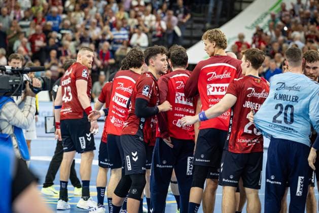 DAIKIN HBL: SG Flensburg-Handewitt vs THW Kiel; 11.10.25 Jubel nach Sieg Team SG Flensburg-Handewitt DAIKIN HBL: SG Flensburg-Handewitt vs THW Kiel, GP JOULE Arena am 11.10.25 Copyright: xBEAUTIFULxSPORTS MarioxM.xKobergx