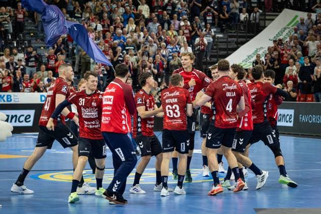 DAIKIN HBL: SG Flensburg-Handewitt vs THW Kiel; 11.10.25 Jubel nach Sieg Team SG Flensburg-Handewitt DAIKIN HBL: SG Flensburg-Handewitt vs THW Kiel, GP JOULE Arena am 11.10.25 Copyright: xBEAUTIFULxSPORTS MarioxM.xKobergx