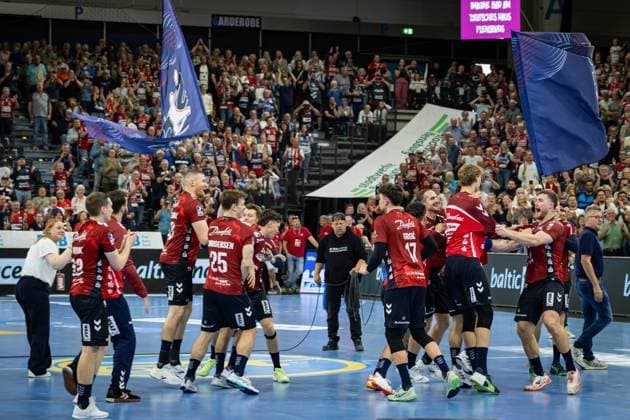 DAIKIN HBL: SG Flensburg-Handewitt vs THW Kiel; 11.10.25 Jubel nach Sieg Team SG Flensburg-Handewitt DAIKIN HBL: SG Flensburg-Handewitt vs THW Kiel, GP JOULE Arena am 11.10.25 Copyright: xBEAUTIFULxSPORTS MarioxM.xKobergx
