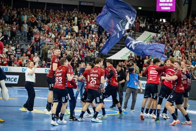DAIKIN HBL: SG Flensburg-Handewitt vs THW Kiel; 11.10.25 Jubel nach Sieg Team SG Flensburg-Handewitt DAIKIN HBL: SG Flensburg-Handewitt vs THW Kiel, GP JOULE Arena am 11.10.25 Copyright: xBEAUTIFULxSPORTS MarioxM.xKobergx