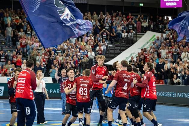 DAIKIN HBL: SG Flensburg-Handewitt vs THW Kiel; 11.10.25 Jubel nach Sieg Team SG Flensburg-Handewitt DAIKIN HBL: SG Flensburg-Handewitt vs THW Kiel, GP JOULE Arena am 11.10.25 Copyright: xBEAUTIFULxSPORTS MarioxM.xKobergx