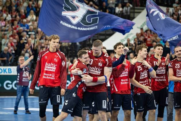 DAIKIN HBL: SG Flensburg-Handewitt vs THW Kiel; 11.10.25 Jubel nach Sieg Team SG Flensburg-Handewitt DAIKIN HBL: SG Flensburg-Handewitt vs THW Kiel, GP JOULE Arena am 11.10.25 Copyright: xBEAUTIFULxSPORTS MarioxM.xKobergx