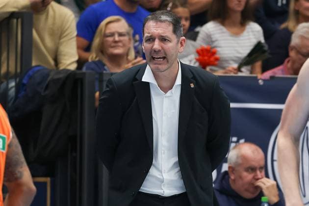 Ty Harrelson ratiopharm ulm, head coach gives instructions, gestures, Syntainics MBC vs ratiopharm Ulm, Basketball, easycredit Basketball Bundesliga, Matchday 4, Season 2025 2026, 11 10 2025, Syntainics MBC vs ratiopharm Ulm, Basketball, easycredit Basketball Bundesliga, Matchday 4, Season 2025 2026, 11 10 2025 Weissenfels Copyright: xEibner-Pressefoto LauraxRoemerx EP_LRR