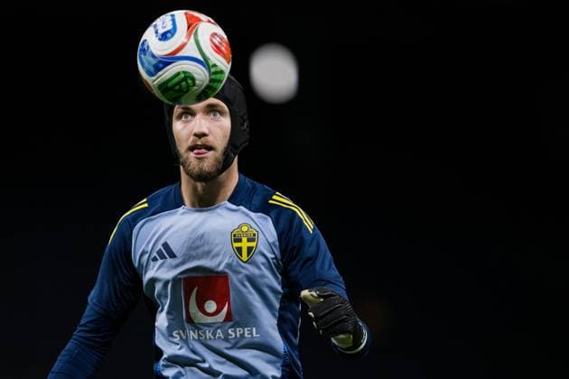 251012 goalkeeper Noel Törnqvist of the Swedish men™s national football team at a training session on October 12, 2025 in Stockholm Photo Jesper Zerman BILDBYRAN kod JZ JZ0626 fotboll football soccer fotball vm kval kval fifa world cup qualifier qualifier träning practice training sverige sweden sverige a bbeng  Copyright: JESPERxZERMAN BB251012JZ005
