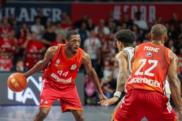 Kamar Baldwin FC Bayern Basketball, 44 with ball with Ibrahim Watson BMA365 Bamberg Baskets, 02 and Isiaha Mike FC Bayern Basketball, 22 , GER, FC Bayern Basketball vs BMA365 Bamberg Baskets, Basketball, easycredit Basketball Bundesliga, Matchday 4, Season 2025 2026, 12 10 2025, GER, FC Bayern Basketball vs BMA365 Bamberg Baskets, Basketball, easycredit Basketball Bundesliga, Matchday 4, Season 2025 2026, 12 10 2025 Munich Copyright: xEibner-Pressefoto JennixMaulx EP_JML