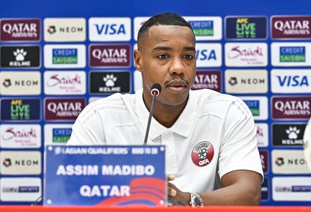 press conference, PK, Pressekonferenz TEAM QATAR-2026 FIFA World Cup, WM, Weltmeisterschaft, Fussball ASIAN QUALIFIER PLAYOFFS Qatar player Assim Madibo attends a press conference ahead of the FIFA World Cup 2026 AFC Asian qualifiers playoffs group A match between Qatar and United Arab Emirates at Jassim Bin Hamad Stadium in Doha, Qatar, on October 13, 2025. DOHA Qatar Copyright: xNOUSHADxTHEKKAYILx
