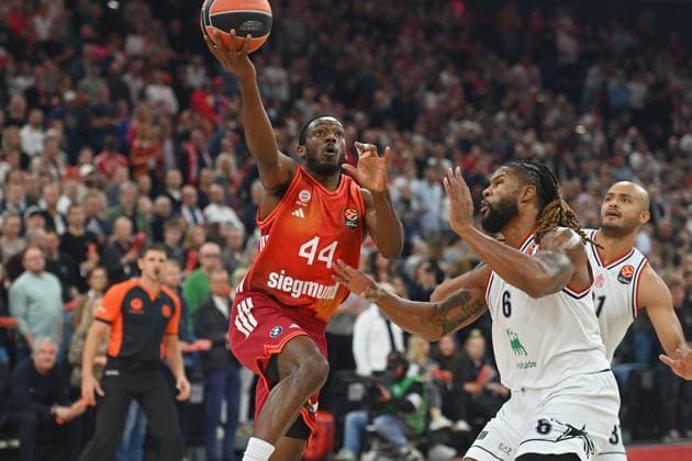 Kamar BALDWIN FCB , action,duel against Devin BOOKER Milan Basketball Euro League,season 2025 2026, FC Bayern Muenchen EA7 Emporio Armani Milan on 14 10 2025, S A P G A R D EN