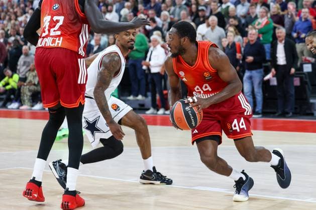 Kamar Baldwin FC Bayern Basketball, 44 with ball, GER, FC Bayern Basketball vs EA7 Emporio Armani Olympia Milan, Basketball, Euroleague, Matchday 4, Season 2025 2026, 14 10 2025, GER, FC Bayern Basketball vs EA7 Emporio Armani Olympia Milan, Basketball, Euroleague, Matchday 4, Season 2025 2026, 14 10 2025 Munich Copyright: xEibner-Pressefoto JennixMaulx EP_JML