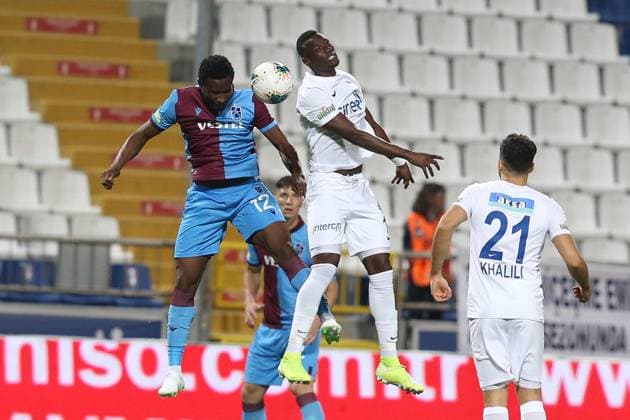 Kasimpasa v Trabzonspor: Turkish Super Lig ISTANBUL, TURKEY - AUGUST 18: Thiam Baba (C) of Kasimpasa in action against John Obi Mikel (12) of Trabzonspor during Turkish Super Lig soccer match between Kasimpasa and Trabzonspor at Recep Tayyip Erdogan Stadium in Istanbul, Turkey on August 18, 2019. Istanbul Turkey. Editorial use only. Please get in touch for any other usage.  Copyright: x2025xAnadoluxArifxHüdaverdixYamanx