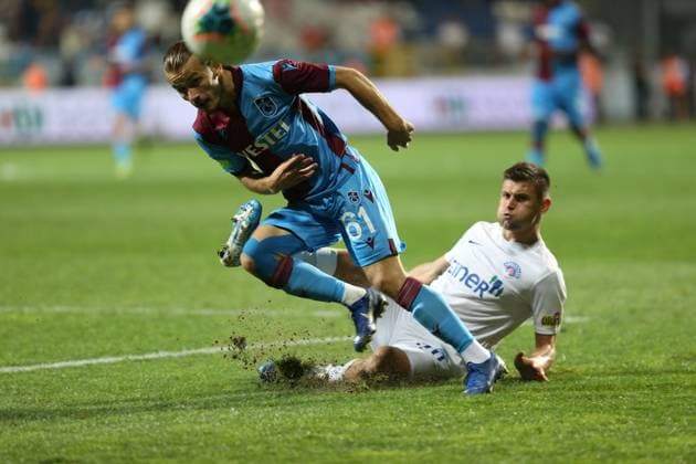 Kasimpasa v Trabzonspor: Turkish Super Lig ISTANBUL, TURKEY - AUGUST 18: Haris Hajradinovic (L) of Kasimpasa and Abdulkadir Parmak (61) of Trabzonspor vie for the ball during Turkish Super Lig soccer match between Kasimpasa and Trabzonspor at Recep Tayyip Erdogan Stadium in Istanbul, Turkey on August 18, 2019. Istanbul Turkey. Editorial use only. Please get in touch for any other usage.  Copyright: x2025xAnadoluxÄ°slamxYakutx