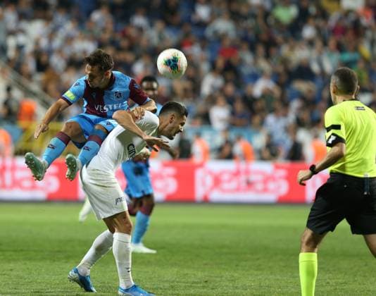 Kasimpasa v Trabzonspor: Turkish Super Lig ISTANBUL, TURKEY - AUGUST 18: Strahil Popov (left 2) of Kasimpasa and Gaston Campi (L) of Trabzonspor vie for the ball during Turkish Super Lig soccer match between Kasimpasa and Trabzonspor at Recep Tayyip Erdogan Stadium in Istanbul, Turkey on August 18, 2019. Istanbul Turkey. Editorial use only. Please get in touch for any other usage.  Copyright: x2025xAnadoluxÄ°slamxYakutx