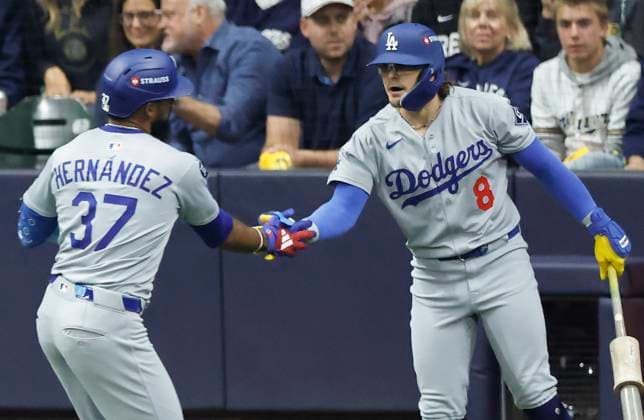 Los Angeles Dodgers Teoscar Hernandez (37) is congratulated by Enrique Hernandez (8) after hitting a solo home run in the second inning against the Milwaukee Brewers during game two of the MLB, Baseball Herren, USA National League Championship Series at American Family Field in Milwaukee, Wisconsin, on Tuesday, October 14, 2025. MIL20251014709 TANNENxMAURY