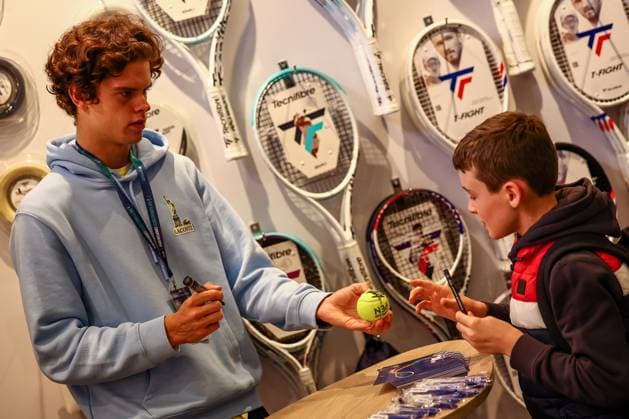 Belgian Alexander Blockx pictured during a signing sessing at the European Open ATP, Tennis Herren tennis tournament in Brussels, on Wednesday 15 October 2025. This year s edition of the tournament is taking place from 12 to 19 October 2025. DAVIDxPINTENS  x136880955x