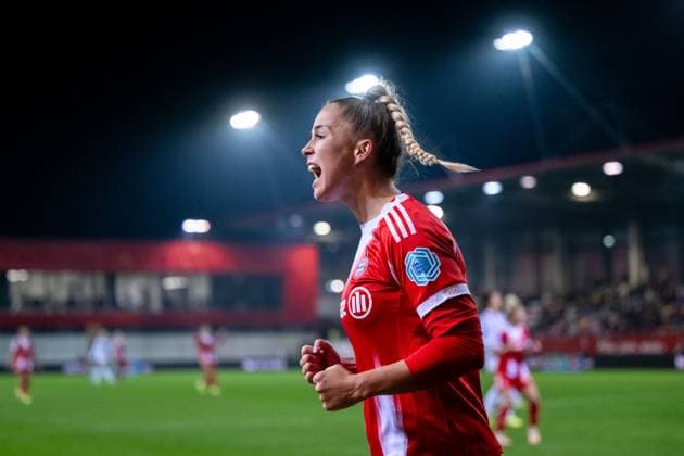 Giulia Gwinn FC Bayern Muenchen, 07 is annoyed about a missed goal chance and motivates her team, GER, FC Bayern Muenchen vs Juventus Turin, Football Uefa Womens Champions League, League phase, Matchday 2, 2025 2026 season, 16 10 2025 GER, FC Bayern Muenchen vs Juventus Turin, Football Uefa Womens Champions League, League phase, Matchday 2, 2025 2026 season, 16 10 2025 Muenchen Copyright: xEibner-Pressefoto Memmlerx EP_MMR
