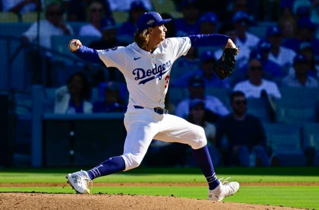 Los Angeles Dodgers starting pitcher Tyler Glasnow (31) throws in the second inning against the Milwaukee Brewers during game three of the MLB, Baseball Herren, USA National League Championship Series at Dodger Stadium in Los Angeles, California, on Thursday, October 16, 2025. LOS20251016913 JOHNxMCCOY