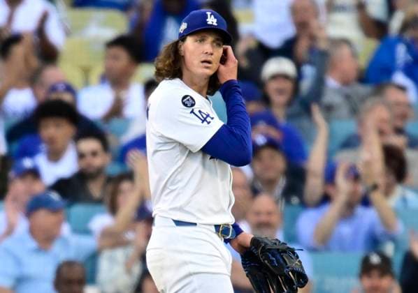 Los Angeles Dodgers starting pitcher Tyler Glasnow (31) walks off the mound after striking out three Milwaukee Brewers batters in the fourth inning during game three of the MLB, Baseball Herren, USA National League Championship Series at Dodger Stadium in Los Angeles, California, on Thursday, October 16, 2025. LOS20251016918 JOHNxMCCOY