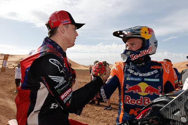 W2RC - RALLYE DU MAROC 2025 SCHAREINA Tosha (ESP), Monster Energy Honda HRC, Honda CRF 450, FIM W2RC, RallyGP, portrait, SANDERS Daniel (AUS), Red Bull KTM Factory Racing, KTM 450 Rally Factory, FIM W2RC, RallyGP, portrait, during the Stage 5 of the Rallye du Maroc 2025, 5th round of the 2025 WR2C on October 17, 2025 around Erfoud, Morocco - ErfoudMorocco Copyright: xFREDERICxLExFLOCxHx