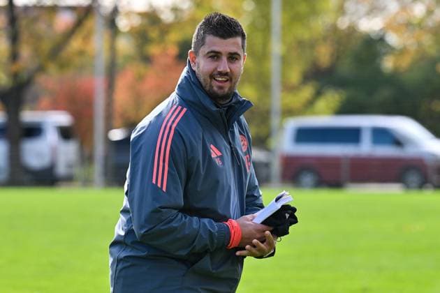 DFB U19 Nachwuchsliga SpVgg Unterhaching FC Bayern München U19 18 10 2025 in the picture a happy Peter GAYDAROV coach FC Bayern München U19 single photo free photo U19 DFB Nachwuchsliga SpVgg Unterhaching FC Bayern München Sportschule Oberhaching on 18 10 2025 Copyright: xBEAUTIFULxSPORTS Goldbergx