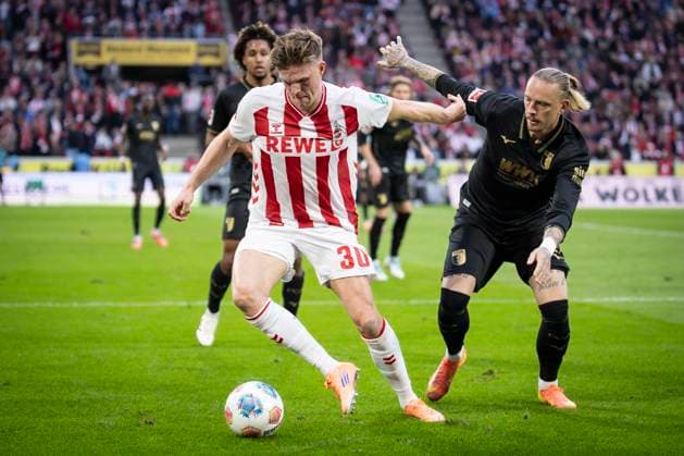 KOELN, GERMANY - OCTOBER 18: Marius Bülter (1. FC Koeln, 30) and Marius Wolf (FC Augsburg, 27) during the Bundesliga match between 1. FC Koeln vs. FC Augsburg at the Rheinenergie-Stadion on matchday 7 of the 1. Bundesliga on October 18, 2025 in Koeln, Germany. DFL REGULATIONS PROHIBIT ANY USE OF PHOTOGRAPHS AS IMAGE SEQUENCES AND OR QUASI-VIDEO. Nordrhein-Westfalen Germany Copyright: xBEAUTIFULxSPORTS AxelxKohringx