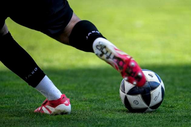 A ball of the brand Erima Senzor Star Match, Regionalliga Südwest is ready for kick-off, kick-off, official match ball, official Match Ball, symbol photo, symbolic image, icon, action, action scene, 18 10 2025, Sandhausen Germany , Football, Regionalliga Südwest, SV Sandhausen 1 FSV Mainz 05 II xozx