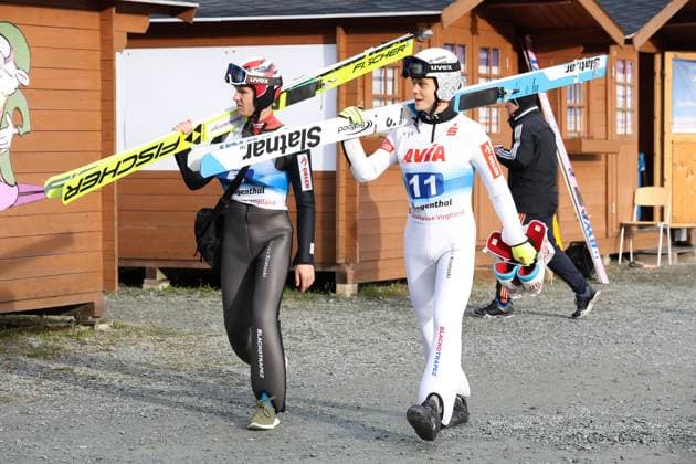 19 10 2025, Ski jumping, men, FIS Continental Cup, summer season 2025, individual competition Andrzej Stekala POL, left and Tymoteusz Amilkiewicz POL on the way to the ski jump Klingenthal Vogtland Arena Saxony Germany