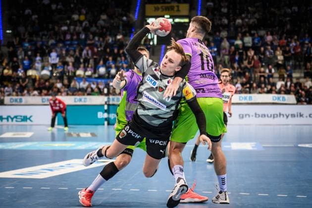 Tobias Schjolberg Grondahl Fuechse Berlin, 15 vs Ivan Snajder TVB Stuttgart, 10 GER, TVB 1898 Stuttgart Fuechse Berlin, DAIKIN HBL, Handball, Bundesliga, Matchday 9, Season 2025 2026, 19 10 2025 GER, TVB 1898 Stuttgart Fuechse Berlin, DAIKIN HBL, Handball, Bundesliga, Matchday 9, Season 2025 2026, 19 10 2025 Stuttgart Copyright: xSandyxDinkelackerx EP_SDR