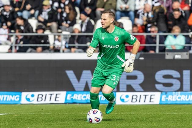 Football, Season 2025 2026, 3 Liga, Donaustadion Ulm, 11 Matchday, SSV Ulm 1846 Football FC Energie Cottbus, 19 10 2025 19 10 2025, Football, Season 2025 2026, 3 Liga, Donaustadion Ulm, 11 Matchday, SSV Ulm 1846 Football FC Energie Cottbus, cropped single image 33 Marius Funk Energie Cottbus photo Lucca Fundel Ulm Donaustadion Baden Württemberg Germany