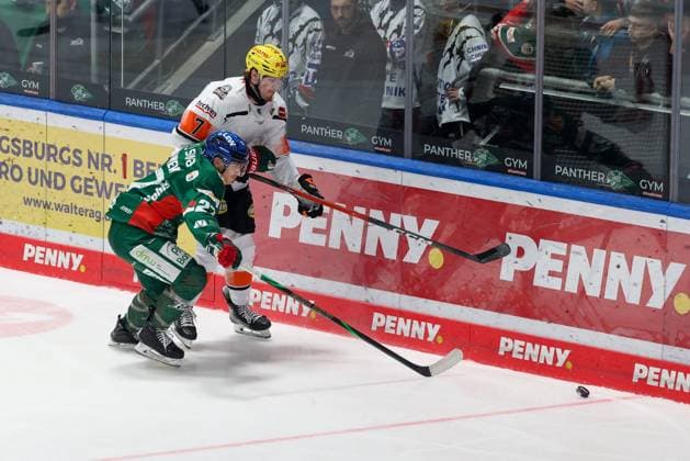 in duel, action, with Kyle Mayhew 27 Augsburger Panther , Ty Glover 7 Loewen Frankfurt , Augsburger Panther vs Loewen Frankfurt, Matchday 12, Ice Hockey, Penny DEL, 19 10 2025 Augsburg Bayern Germany Copyright: xkolbert-press ChristianxKolbertx