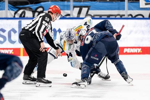 Linesperson Jonas Reinold takes a faceoff between Trevor Parkes Dresdner Eisloewen, 84 and Gabriel Fontaine EHC Red Bull Muenchen, 97 GER, EHC Red Bull Muenchen vs Dresdner Eisloewen, Ice Hockey, DEL, Matchday 12, Season 2025 2026, 19 10 2025 GER, EHC Red Bull Muenchen vs Dresdner Eisloewen, Ice Hockey, DEL, Matchday 12, Season 2025 2026, 19 10 2025 Muenchen Copyright: xEibner-Pressefoto FranzxFeinerx EP_HFR