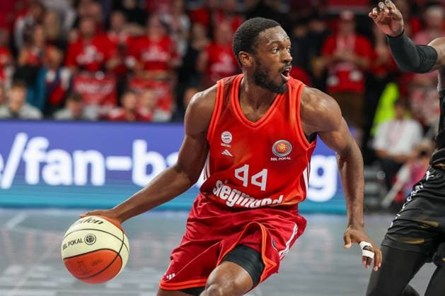 Kamar Baldwin FC Bayern Basketball, 44 with ball, GER, FC Bayern Basketball vs Basketball Loewen Braunschweig, Basketball, BBL Pokal, Round of 16, Season 2025 2026, 20 10 2025, GER, FC Bayern Basketball vs Basketball Loewen Braunschweig, Basketball, BBL Pokal, Round of 16, Season 2025 2026, 20 10 2025 Muenchen Copyright: xEibner-Pressefoto JennixMaulx EP_JML