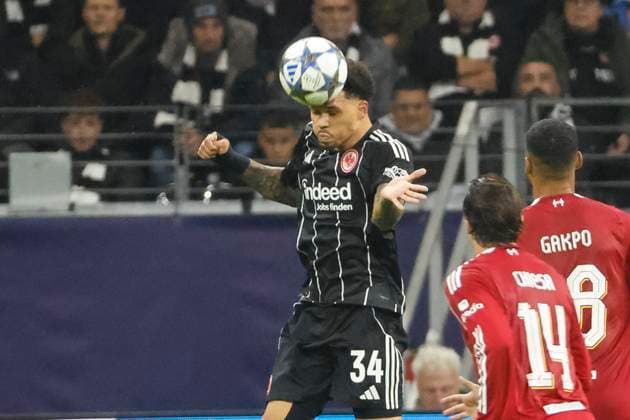 Nnamdi Collins Eintracht Frankfurt, 34 on header , Germany, UEFA Champions League, Matchday 3, 2025 2026, Eintracht Frankfurt vs Liverpool FC, 22 10 2025, Frankfurt Stadion, Frankfurt, Germany Frankfurt Frankfurt Stadion Hessen Germany Copyright: xGrantxHubbsx