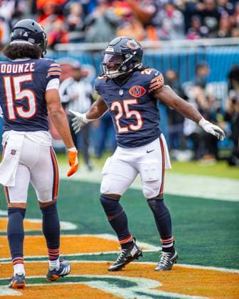 October 19, 2025: Chicago Bears Kyle Monangai (25) celebrates a touchdown during the game against the New Orleans Saints in Chicago, IL. CSM Chicago United States of America - ZUMAc04_ 20251019_zma_c04_537 Copyright: xMikexWulfx