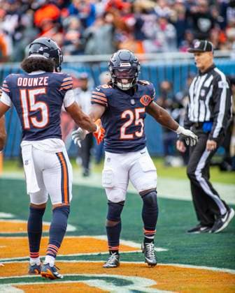 October 19, 2025: Chicago Bears Kyle Monangai (25) celebrates a touchdown during the game against the New Orleans Saints in Chicago, IL. CSM Chicago United States of America - ZUMAc04_ 20251019_zma_c04_544 Copyright: xMikexWulfx