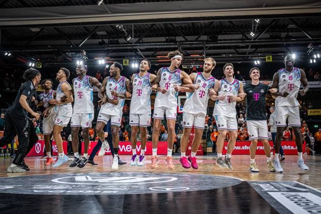 1 Basketball Bundesliga, easyCredit BBL, Season 2025 2026, Men, Main round, Matchday 5, 25 10 2025, RASTA Vechta Telekom Baskets Bonn The Telekom Baskets Bonn team after the game Vechta RASTA Dome Lower Saxony Germany