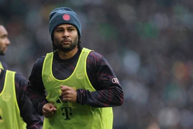 Serge Gnabry (FC Bayern München) schaut waehrend des spiels der Bundesliga zwischen Borussia Mönchengladbach und FC Bayern München, Stadion im Borussia-Park am 25. October 2025 in Mönchengladbach, Deutschland. (Foto von Oliver Kaelke DeFodi Images) +++ Serge Gnabry (FC Bayern München) looks on during the Bundesliga match between Borussia Mönchengladbach and FC Bayern München at Stadion im Borussia-Park on October 25, 2025 in Mönchengladbach, Germany. (Photo by Oliver Kaelke DeFodi Images) DFL regulations prohibit any use of photographs as image sequences and or quasi-video. (Photo by Oliver Kaelke DeFodi Images) Serge Gnabry FC Bayern München looks on during the Bundesliga match between Borussia Mönchengladbach and FC Bayern München, Stadion im Borussia Park on October 25, 2025 in Mönchengladbach, Germany Photo by Oliver Kaelke DeFodi Images Serge Gnabry FC Bayern München looks on during the Bundesliga match between Borussia Mönchengladbach and FC Bayern München at Stadion im Borussia Park on October 25, 2025 in Mönchengladbach, Germany Photo by Oliver Kaelke DeFodi Images DFL regulations prohibit any use of photographs as image sequences and or quasi video Photo by Oliver Kaelke DeFodi Images