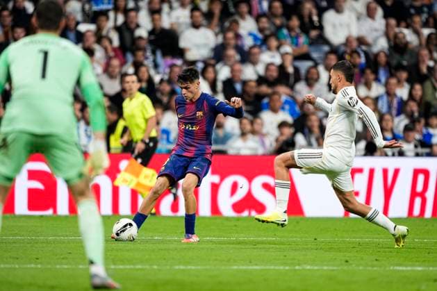 October 26, 2025, Madrid, Madrid, Spain: Pedri of FC Barcelona, Barca in action during the Spanish League, LaLiga EA Sports, football match played between Real Madrid C.F. and FC Barcelona at Santiago Bernabeu stadium on October 26, 2025, in Madrid, Spain. Madrid Spain - ZUMAa181 20251026_zaa_a181_225 Copyright: xOscarxJ.xBarrosox