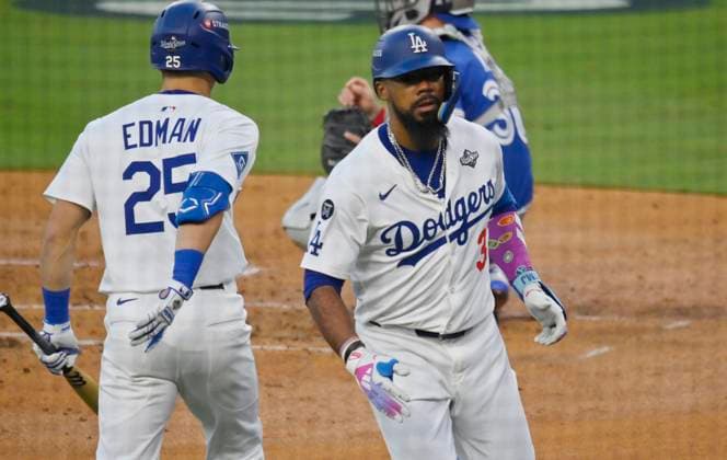 Los Angeles Dodgers Teoscar Hernandez (37) celebrates with teammates after hitting a solo home run in the second inning against the Toronto Blue Jays during game three of the MLB, Baseball Herren, USA World Series at Dodger Stadium in Los Angeles on Monday, October 27, 2025. LOS20251027923 JOHNxANGELILLO
